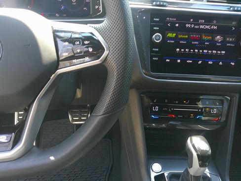 Used 2024 Volkswagen Tiguan SEL R-Line image 21