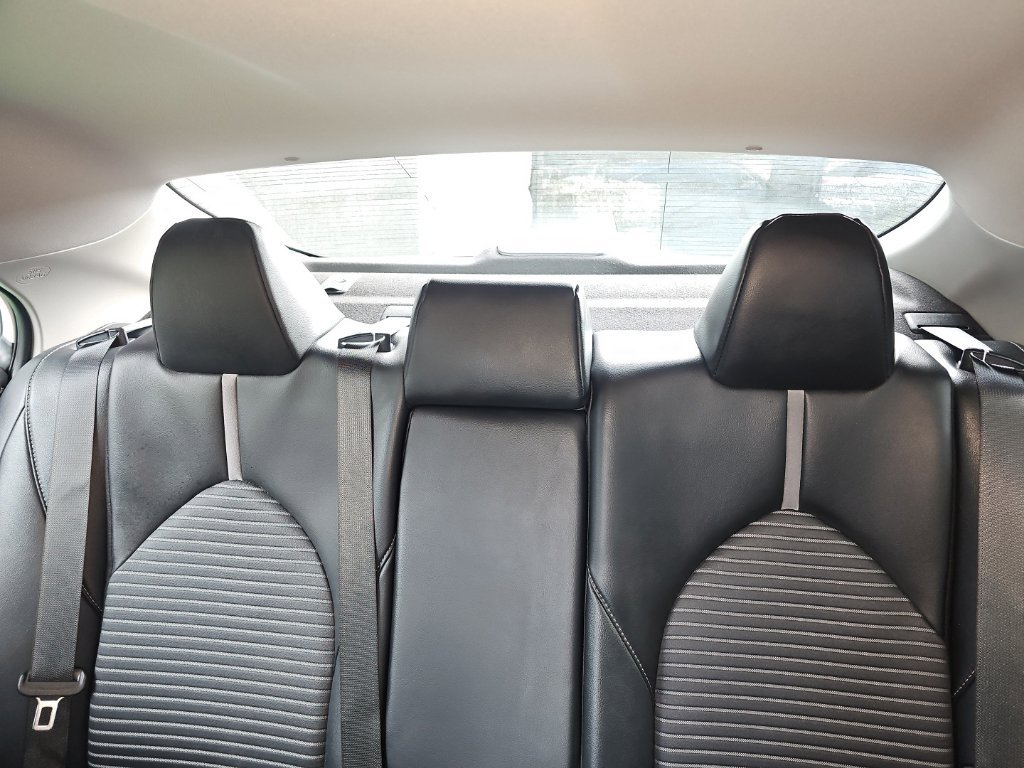 Used 2020 Toyota Camry SE FWD image 14
