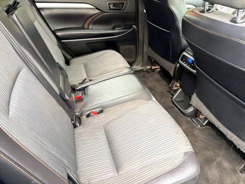Used 2015 Toyota Highlander Plus AWD/4WD image 11