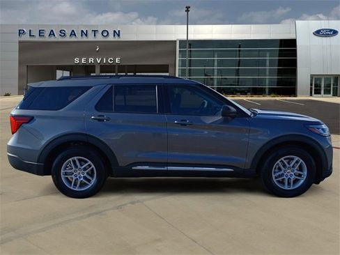 Used 2025 Ford Explorer Active w/ Active Comfort Package image 6