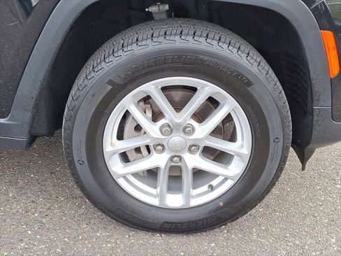 Certified 2023 Jeep Grand Cherokee Laredo image 9