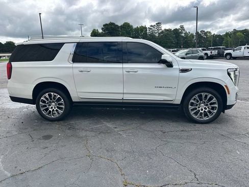 Used 2025 GMC Yukon XL Denali w/ Denali Reserve Package AWD/4WD image 5