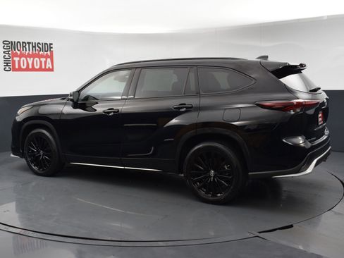 Used 2024 Toyota Highlander Limited AWD/4WD image 2