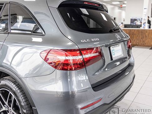 Used 2019 Mercedes-Benz GLC 300 4MATIC w/ Multimedia Package image 12