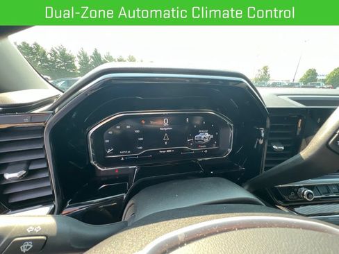 Used 2025 GMC Sierra 1500 SLE AWD/4WD image 17
