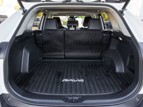 Used 2022 Toyota RAV4 XLE Premium AWD/4WD image 8