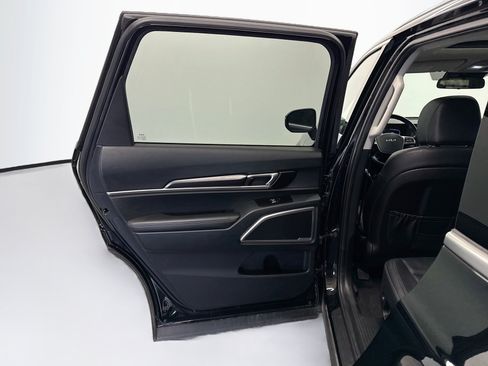Used 2025 Kia Telluride S FWD image 25