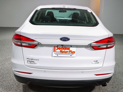 Used 2019 Ford Fusion SE image 8