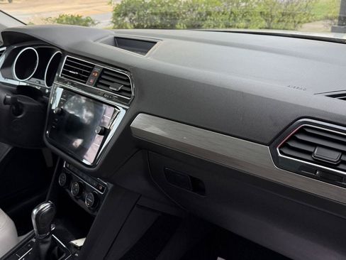 Used 2019 Volkswagen Tiguan SE w/ Panoramic Sunroof Package AWD/4WD image 12