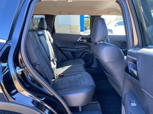 Used 2024 Mitsubishi Outlander SE image 26