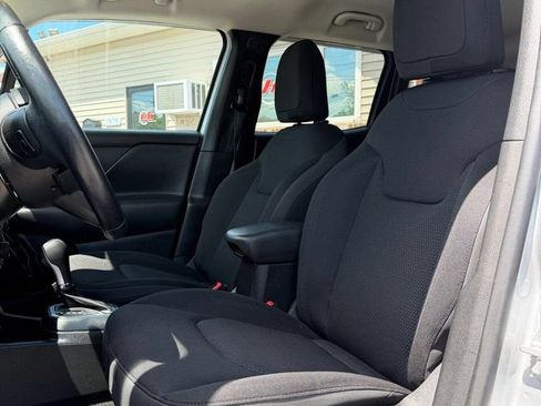 Used 2020 Jeep Renegade Altitude AWD/4WD image 10