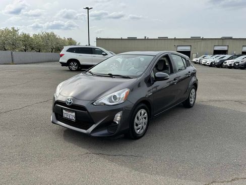 Used 2016 Toyota Prius C One image 5