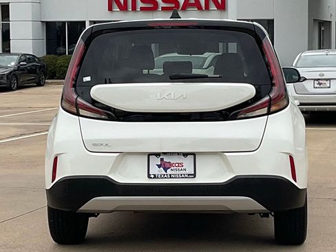 Used 2025 Kia Soul LX w/ LX Technology Package FWD image 5