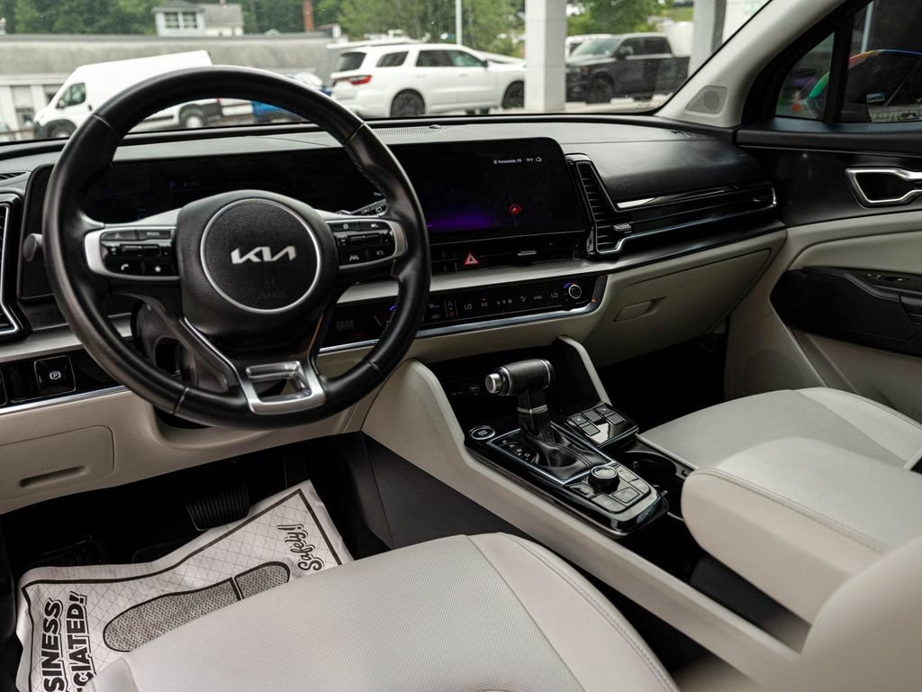 Used 2025 Kia Sportage EX AWD/4WD image 17