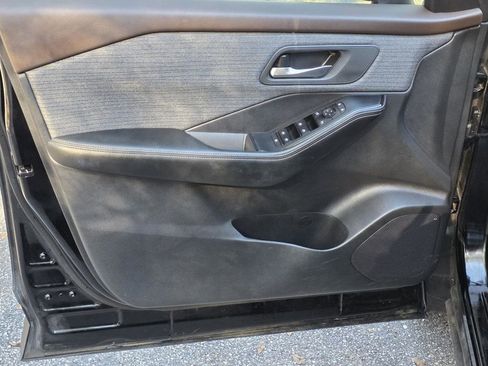 Used 2021 Nissan Rogue SV image 35