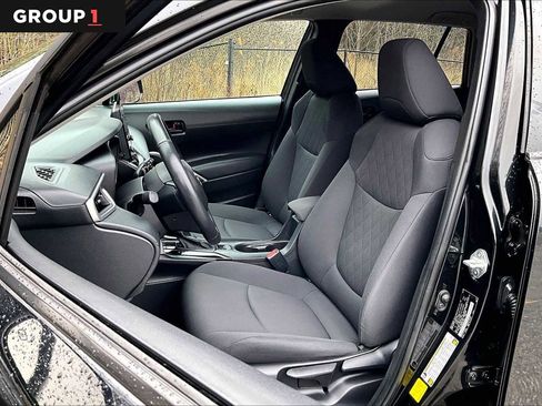 Certified 2022 Toyota Corolla Cross LE w/ Black Badges Package (TMS) AWD/4WD image 9