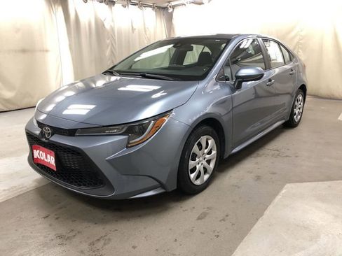 Certified 2022 Toyota Corolla LE image 1