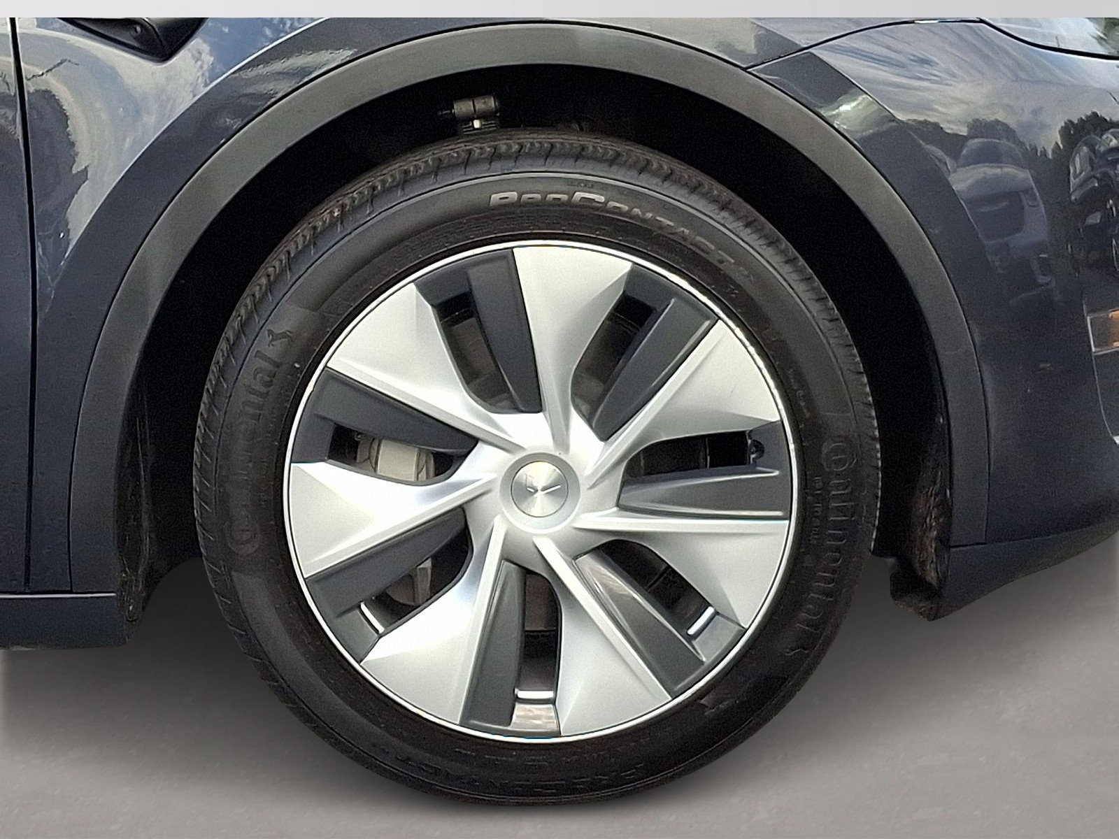Used 2024 Tesla Model Y Long Range RWD image 8