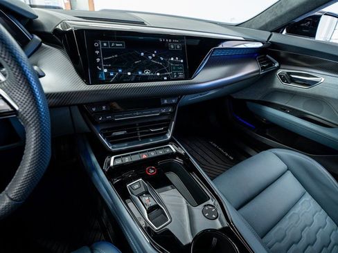 Used 2024 Audi e-tron GT Prestige image 44