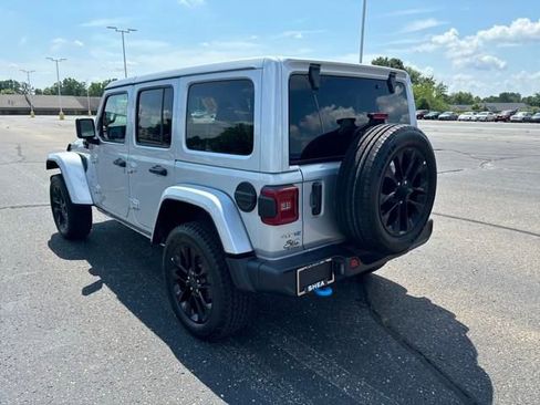 Used 2024 Jeep Wrangler Unlimited Sahara image 29