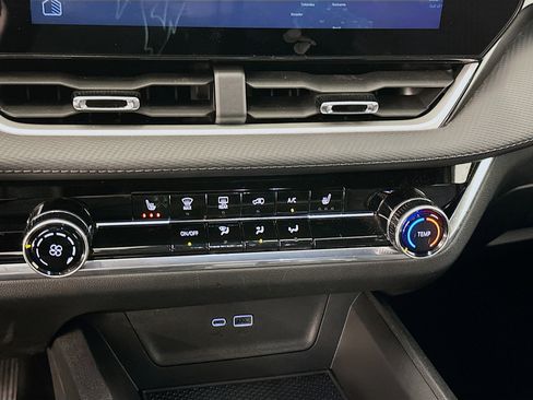 Used 2025 Chevrolet Equinox LT image 24