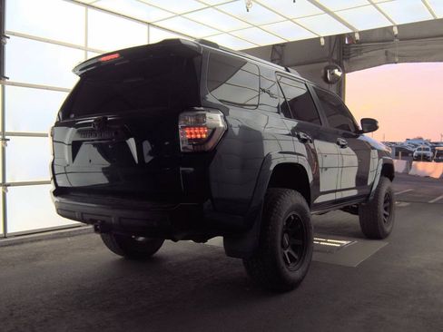 Used 2017 Toyota 4Runner TRD Off-Road Premium AWD/4WD image 2