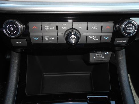 New 2026 Jeep Compass Limited AWD/4WD image 13