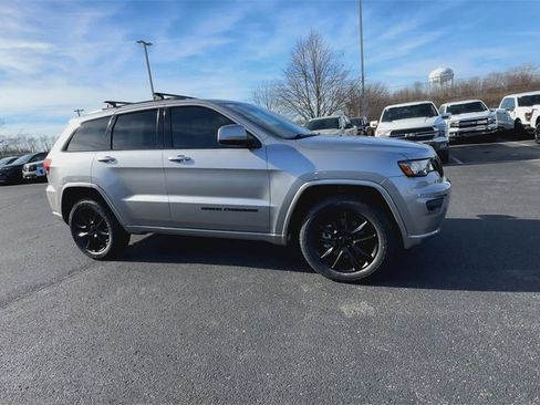 Used 2021 Jeep Grand Cherokee Laredo X image 2