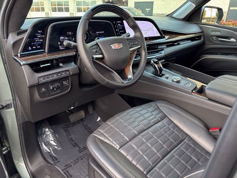 Used 2023 Cadillac Escalade Sport Platinum w/ LPO, ONYX Package image 19