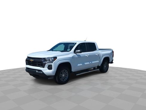 Used 2024 Chevrolet Colorado LT RWD image 4