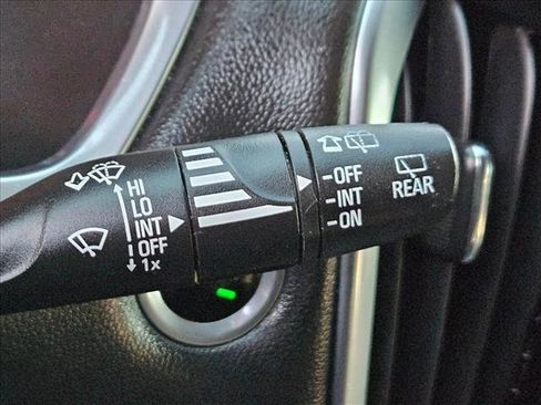 Used 2020 Chevrolet Traverse LT image 16