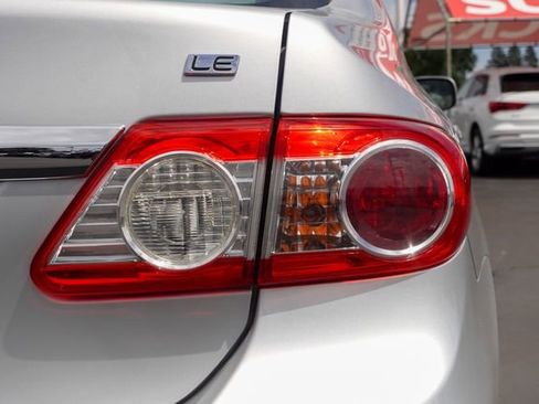 Used 2013 Toyota Corolla LE image 8