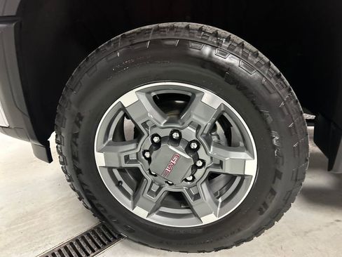 Used 2025 GMC Sierra 2500 SLT w/ SLT Premium Package image 9