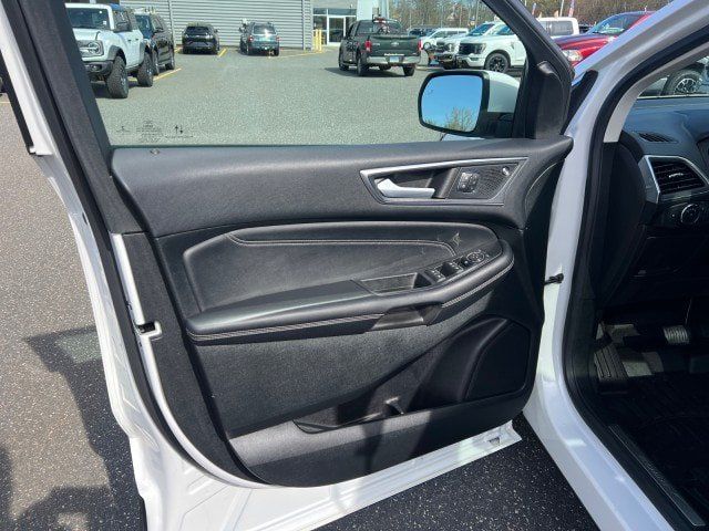 Used 2022 Ford Edge Titanium AWD/4WD image 10