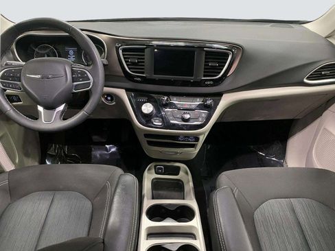 Used 2022 Chrysler Voyager LX FWD image 25