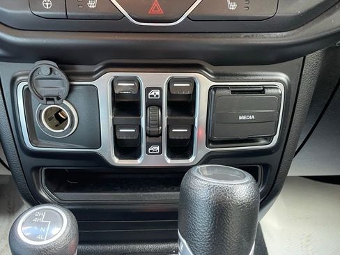 Used 2020 Jeep Wrangler Unlimited Sport image 32