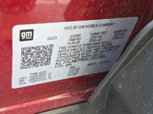 Used 2025 Chevrolet Trax LT w/ LT Convenience Package image 14