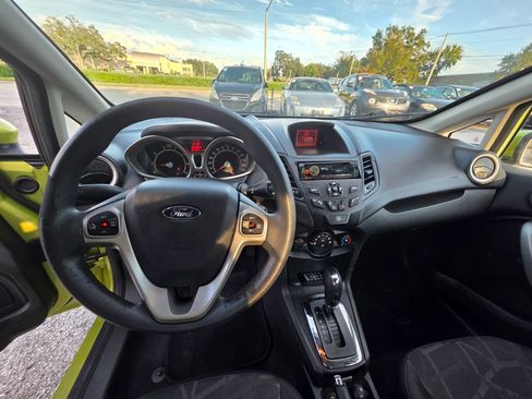 Used 2013 Ford Fiesta SE image 10
