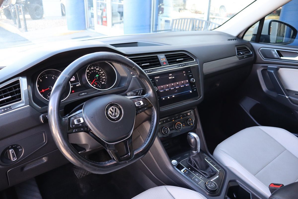 Used 2018 Volkswagen Tiguan SE w/ Panoramic Sunroof Package AWD/4WD image 9