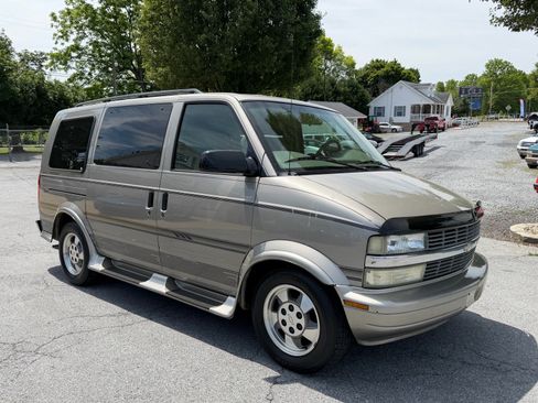 Used 2003 Chevrolet Astro RWD image 3