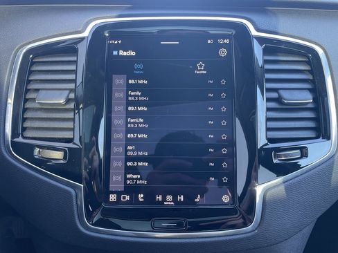 Certified 2023 Volvo XC90 B6 Plus image 38