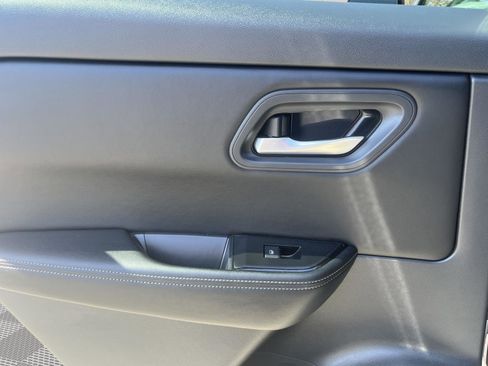 Certified 2025 Nissan Rogue SV AWD/4WD image 11