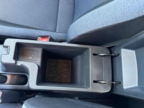 Used 2025 Nissan Versa SV w/ Trunk Package FWD image 33