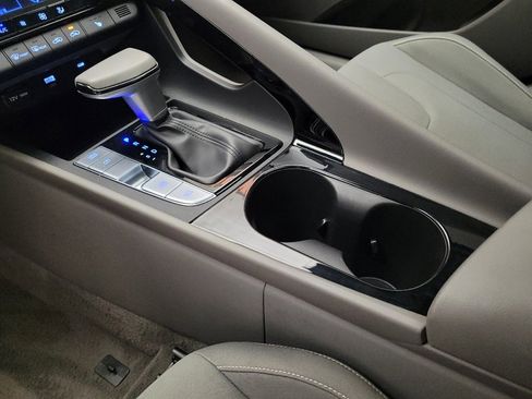 Used 2025 Hyundai Elantra SEL FWD image 26