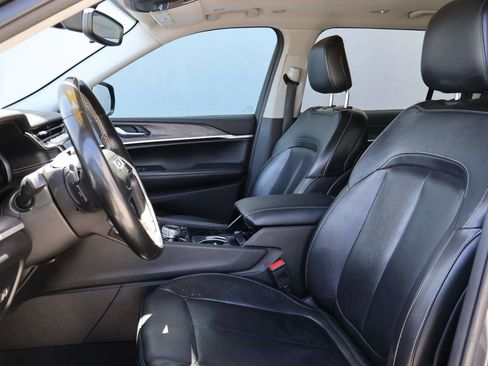 Used 2022 Jeep Grand Cherokee L Limited AWD/4WD image 9