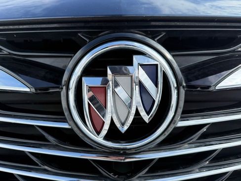 Used 2022 Buick Enclave Essence image 19