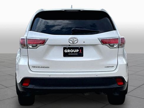 Used 2016 Toyota Highlander Limited Platinum FWD image 4