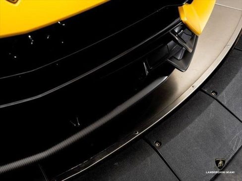 Used 2024 Lamborghini Urus Performante AWD/4WD image 6