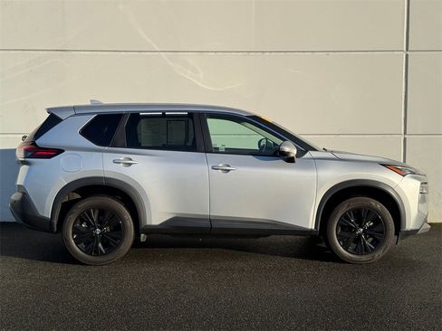 Used 2022 Nissan Rogue SV image 8