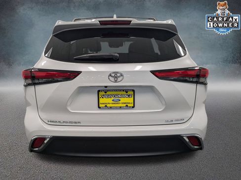 Used 2022 Toyota Highlander XLE AWD/4WD image 5